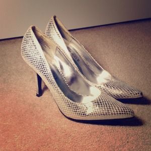 Silver patterned heels