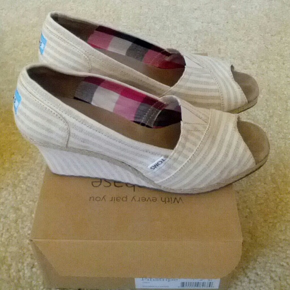 TOMS Linen Pinstripe Wedge