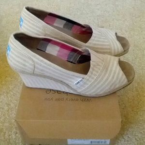 TOMS Linen Pinstripe Wedge