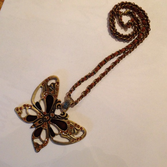 ✂️PRICE CUT✂️🌸BUTTERFLY NECKLACE🌸