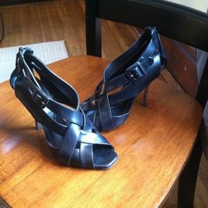 BCBG MAX AZRIA BLACK LEATHER STILLETTOS!