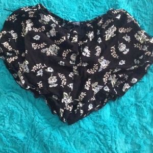 Brandy Melville vodi shorts bundle