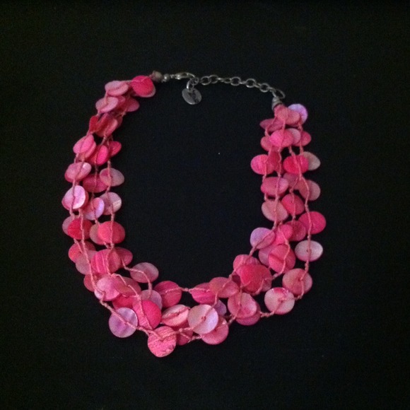 PINK SHELL NECKLACE
