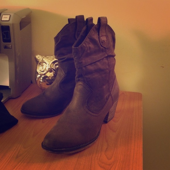Size 7M Rocket Dog boots