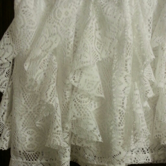 White lace skirt - Picture 2 of 3