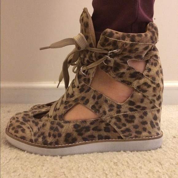 $110 onⓂ️Nasty Gal Jeffrey Campbell wedge sneaker - Picture 4 of 4