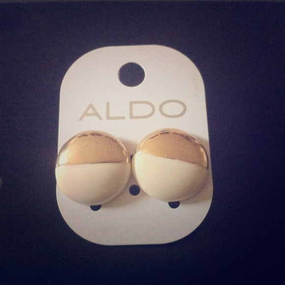 Gold / Cream earrings