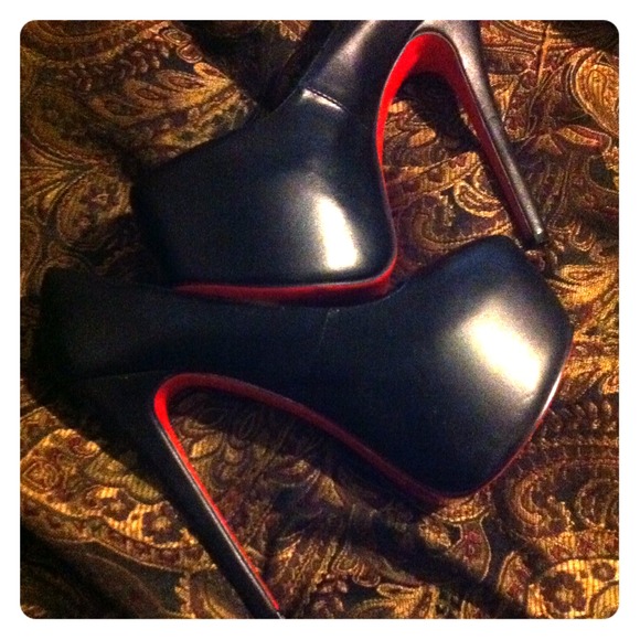 ❌SOLD❌Black pumps with red bottom - Picture 1 of 4