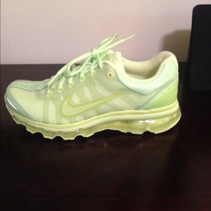 NWB Green Air Max