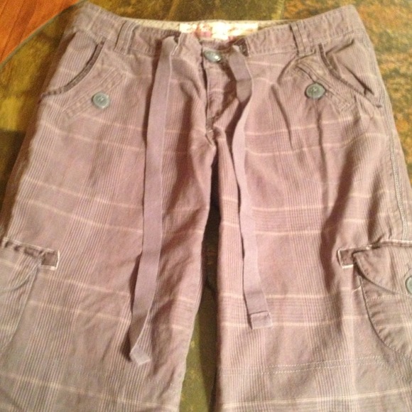 Pants / Capri Patterned Pants. Inseam 30 1/2"