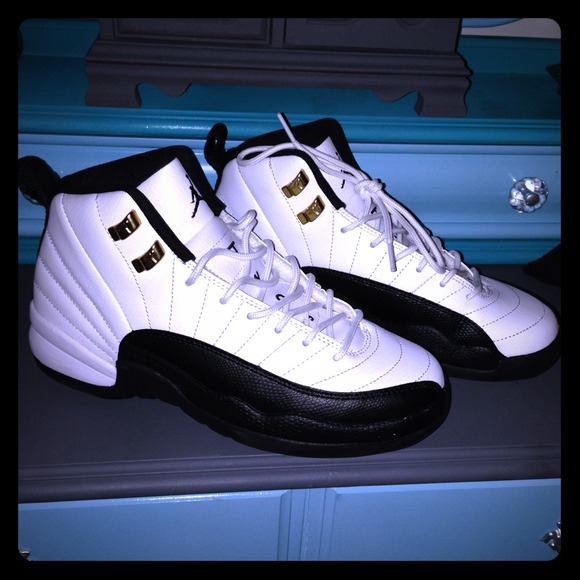 Jordan Shoes - Taxi 12's size 5.5