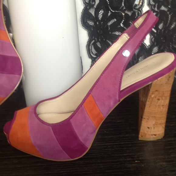 CALVIN KLEIN GENUINE SUEDE HEELS - Picture 2 of 4
