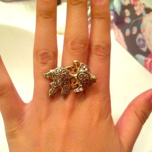 Super cute fish ring