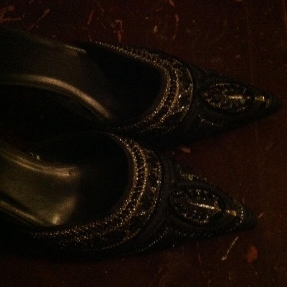Reduced! Bead/Sequence Embellished Black Mule Pump - Picture 3 of 3