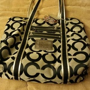 Coach Poppy over shoulder