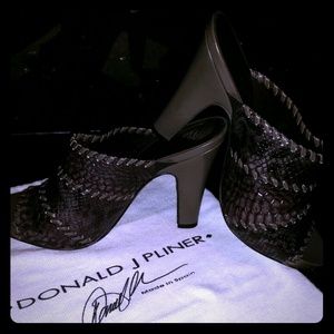 Donald J.Pliner Slides