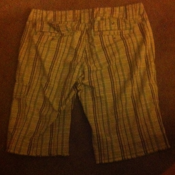 Woman's shorts - Picture 2 of 2