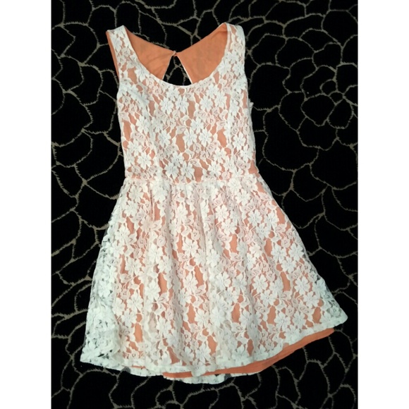 | Boutique | Lace Open Back Dress - Picture 2 of 4