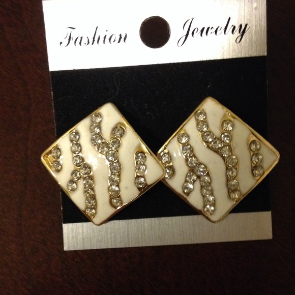 Adorable zebra design white earrings