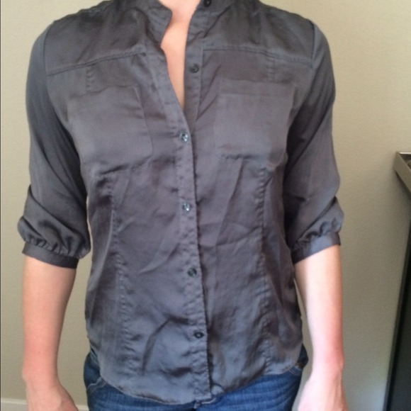 🚫SOLD🚫Grey silky button up - Picture 1 of 2