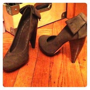 Alice+Olivia Miranda Suede Bow Pump