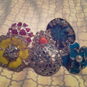 Stretch fashion rings.