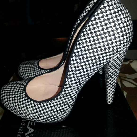 Black and white checkered heels