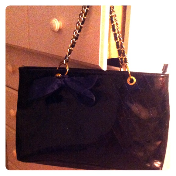 💢ON HOLD FOR @amusial💢Chic bag