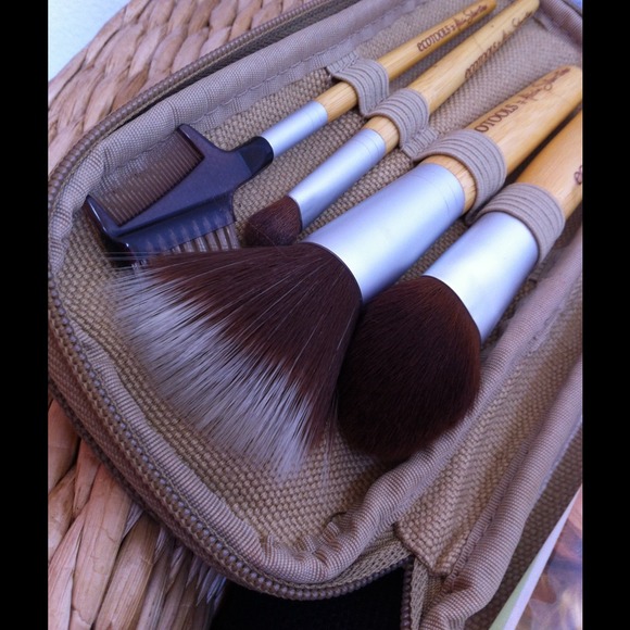 ✨💖FINAL SALE💖✨ECO TOOLS by Alicia Silverstone
