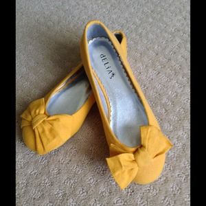 yellow shoes