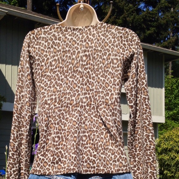 SOLD❗️Free w/Purch of $30+ Delia's Leopard Cardi - Picture 4 of 4