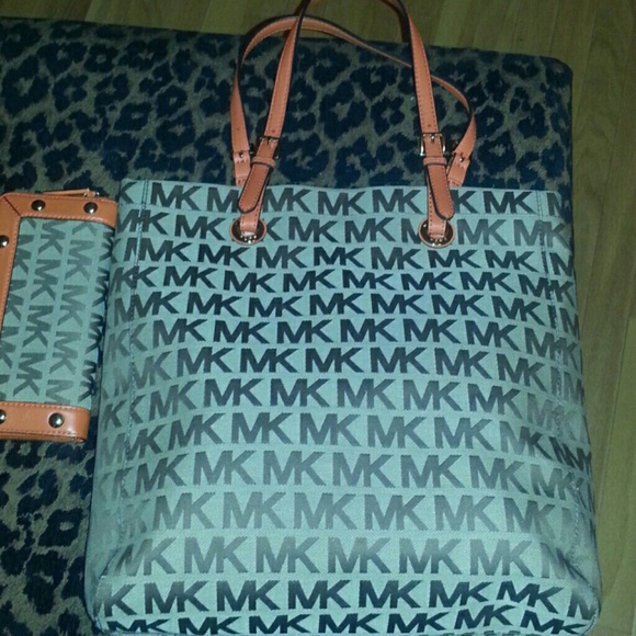Authenic MK Shoppers Bag and Wallet bundle - Picture 1 of 4