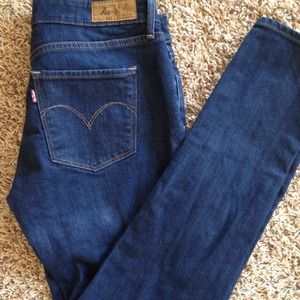Dark wash skinny Levi jean