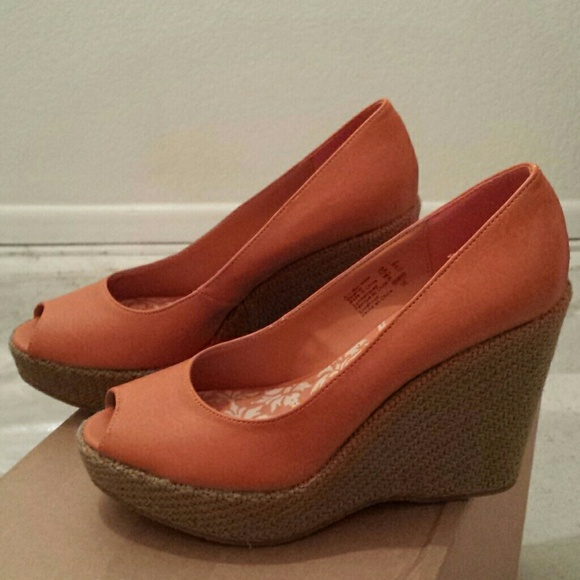 American Eagle Rust Colored Open Toe Wedges
