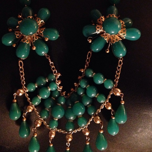 Emerald green statement necklace.