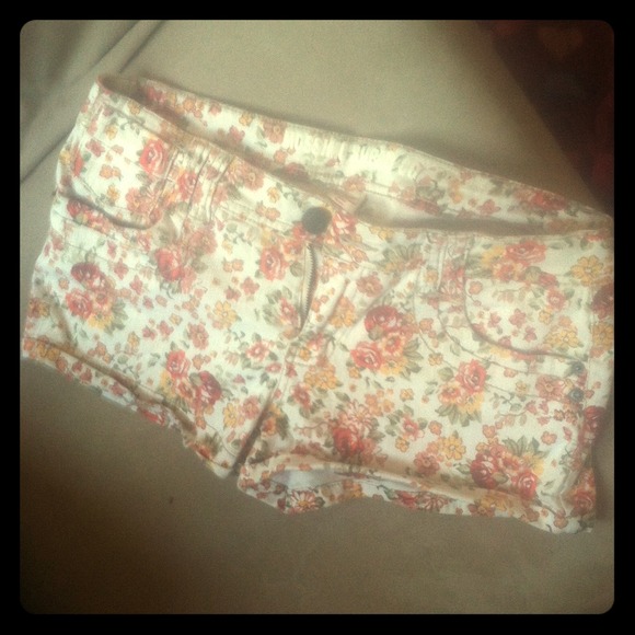 🎈REDUCED PRICE! Floral Jean Shorts 🌸🌺💐