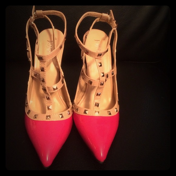 Pointed toe rivet strap high heels