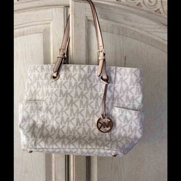 Everyday go everywhere bag.💄