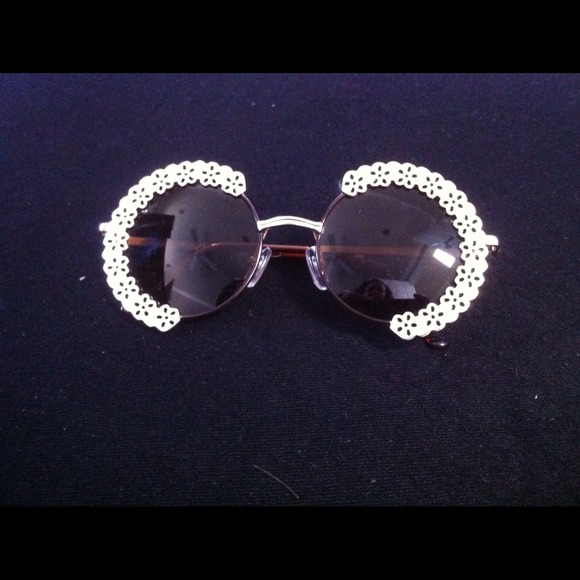 Accessories - Ornate round sunglasses