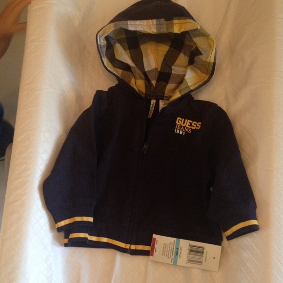 6-9 mos boys guess jacket w hoody. 10% MARKDOWN!!