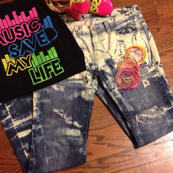 Bundled ⚡️Awesome Bleached Distressed Jeans - Picture 4 of 4