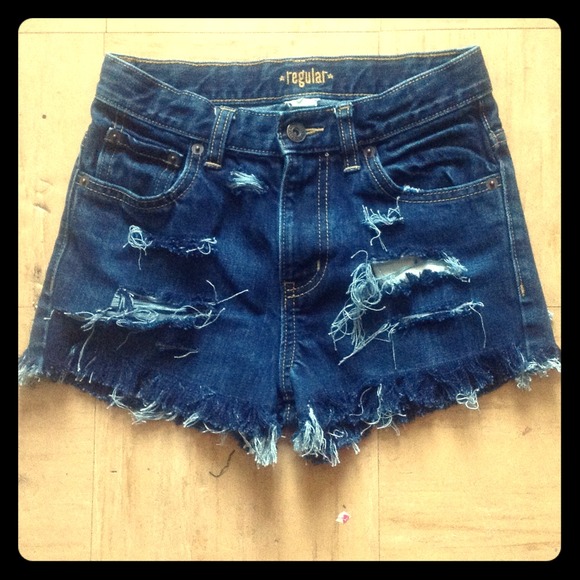 High waisted shorts!!- dark wash