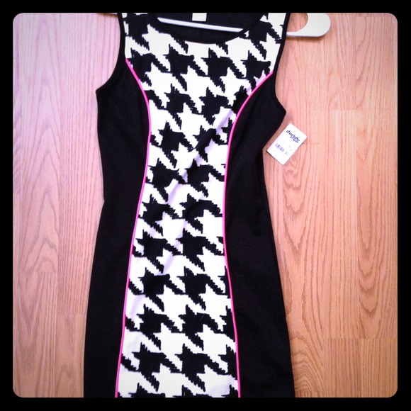 Sleeveless houndstooth printed party dress