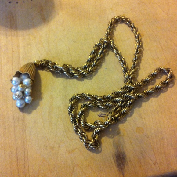 Vintage pearl necklace