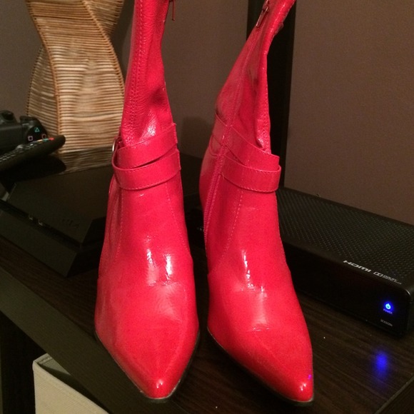 Red boots - Picture 2 of 4