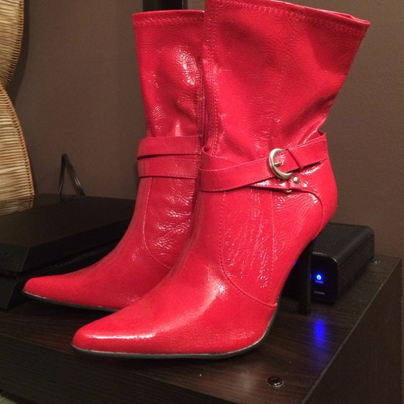 Red boots - Picture 3 of 4