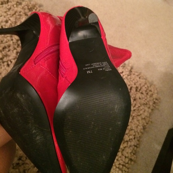 Red boots - Picture 4 of 4