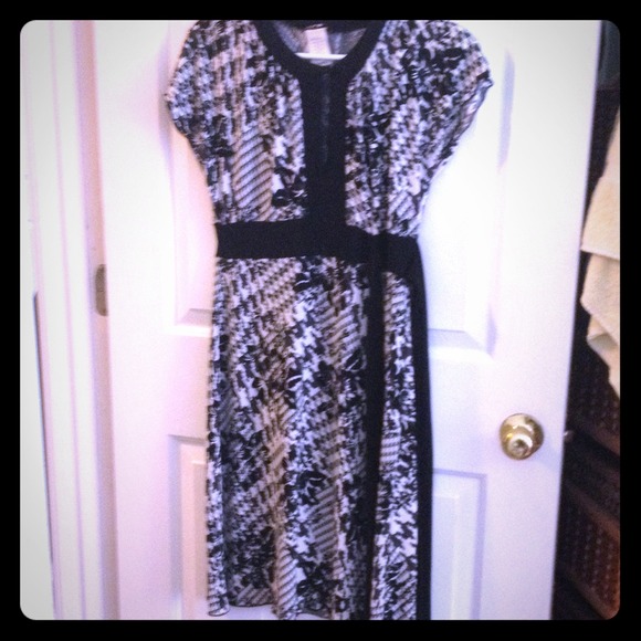 Cute white and black patterned dress
