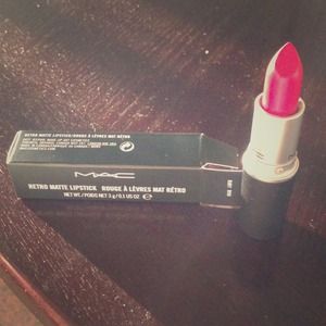 MAC Matte Lipstick in Ruby Woo