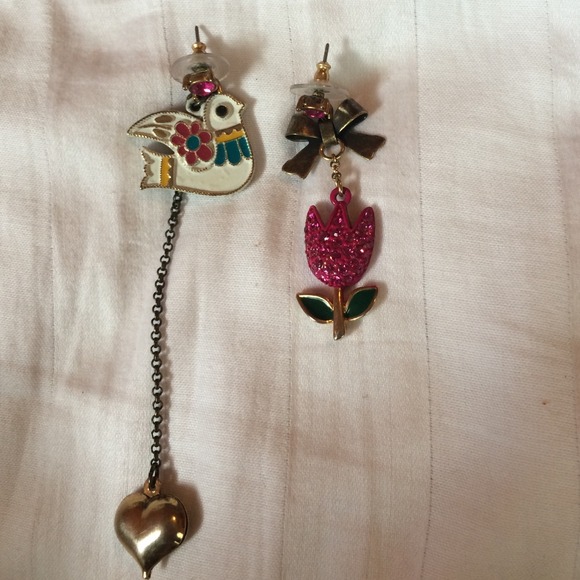 Betsey Johnson cute earrings!!